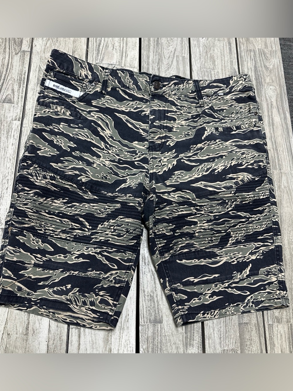 Vintage Y2K Ecko Unltd Shorts 38 Cargo Tiger Camo Streetwear Skate Hip Hop Baggy